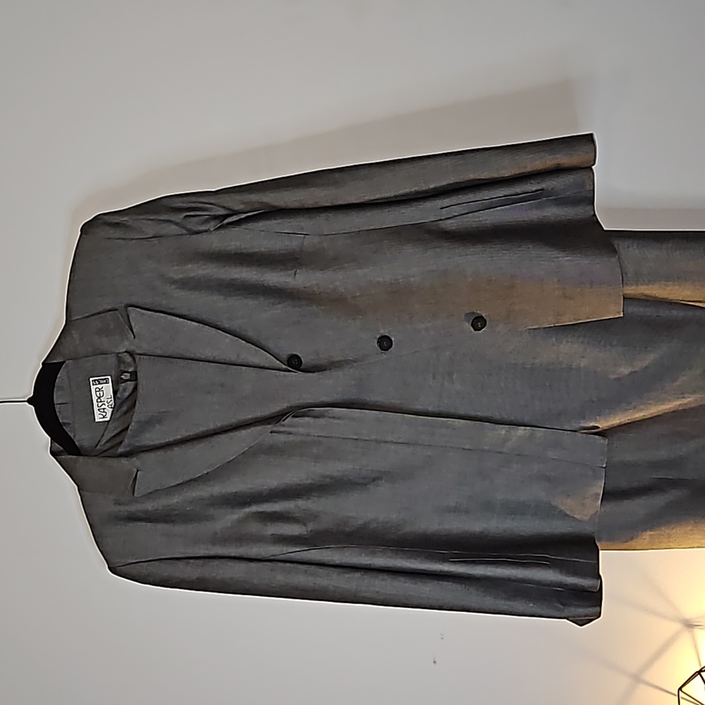 Kasper Gray Comfortable Dress Suit Size Large